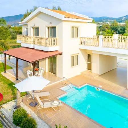 Clementina Villa Kato Yialia